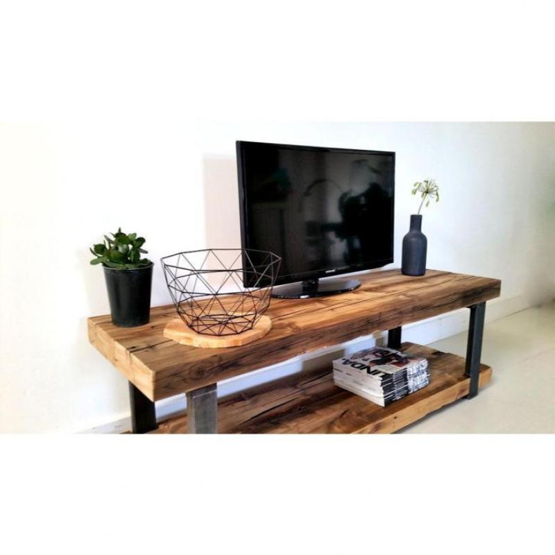 Tv-meubel Timber (oude houten balken met stalen frames)