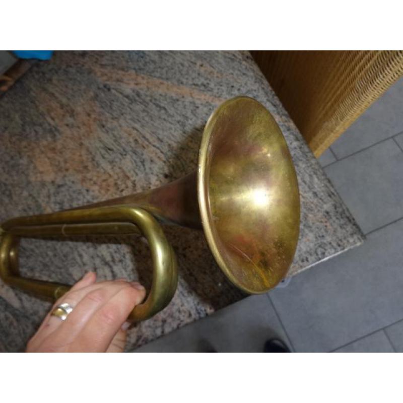 oude koperen trompet bugel