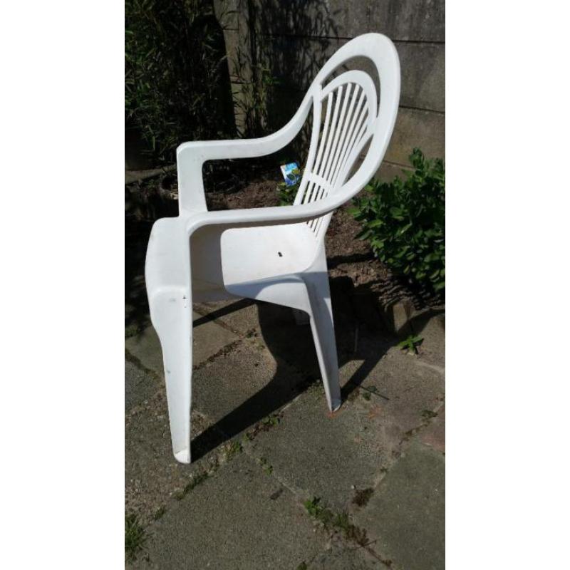 4x gratis af te halen stapelbare plastic stoelen