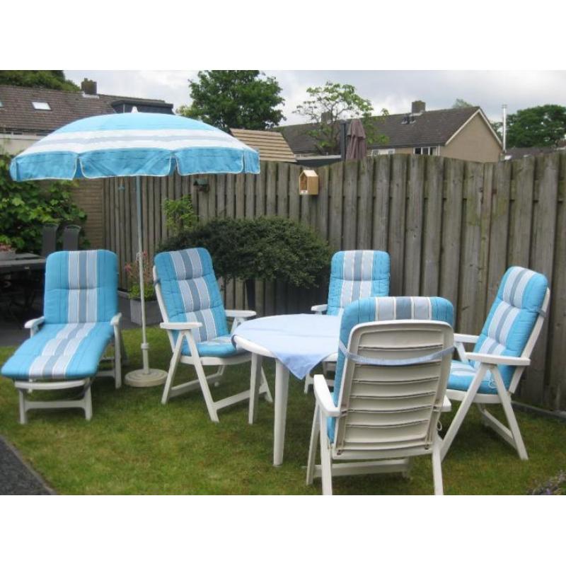 Tuinset (tafel, 4 stoelen, ligstoel, parasol met voet)