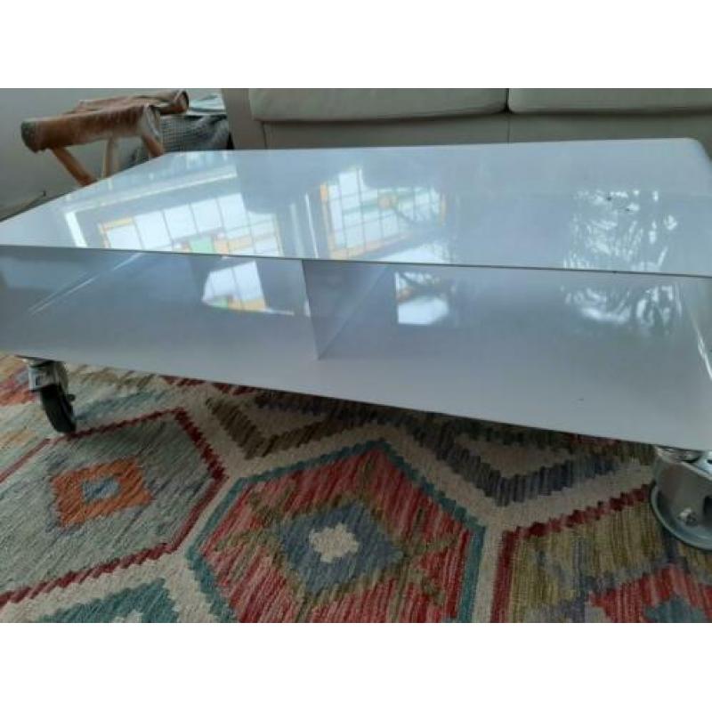 Witte metalen design tafel van Muller.