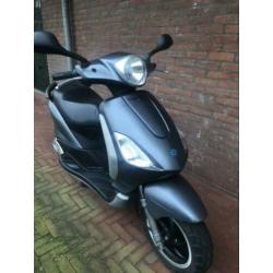 Piaggio fly 4takt snorscooter.