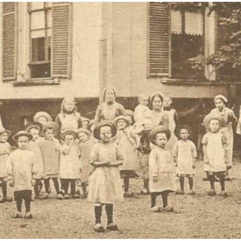 IJsselstein kinderbewaarschool veel kinderen 1923