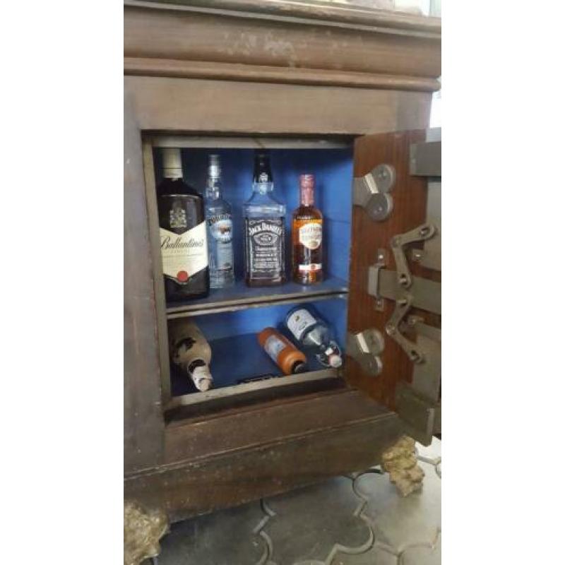 Mancave minibar kluis antiek