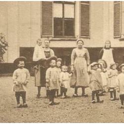 IJsselstein kinderbewaarschool veel kinderen 1923