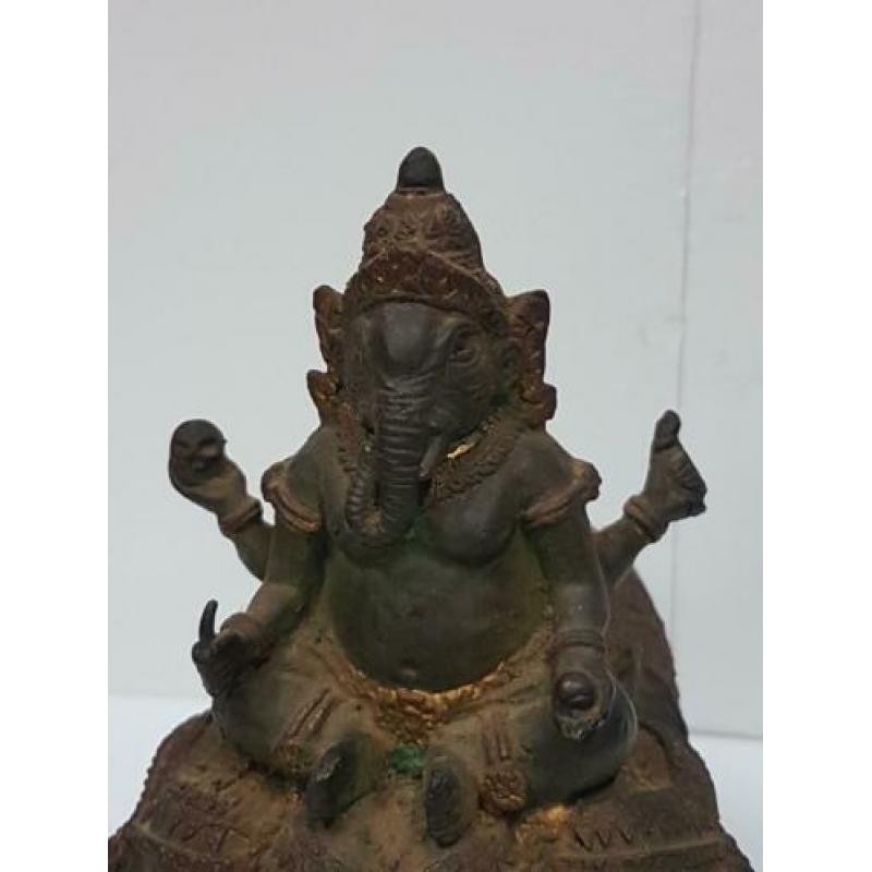 Bronzen Ganesha op een olifant et drie koppen