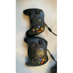 XBOX - 2 controllers - 6 games