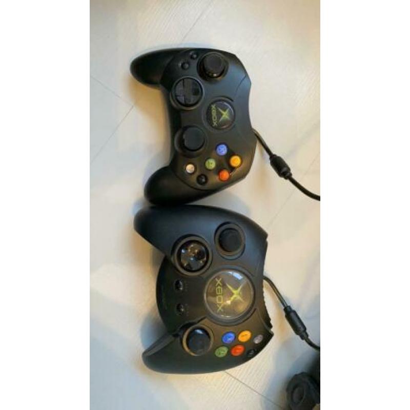 XBOX - 2 controllers - 6 games