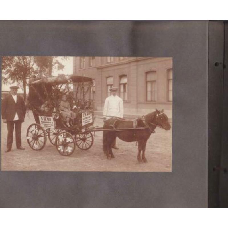 Album met 19 antieke foto's van praalwagens in Alkmaar