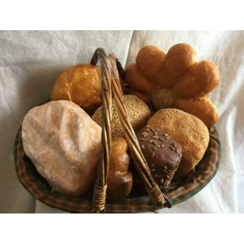 Rieten Mand met Decoratief Brood (106)