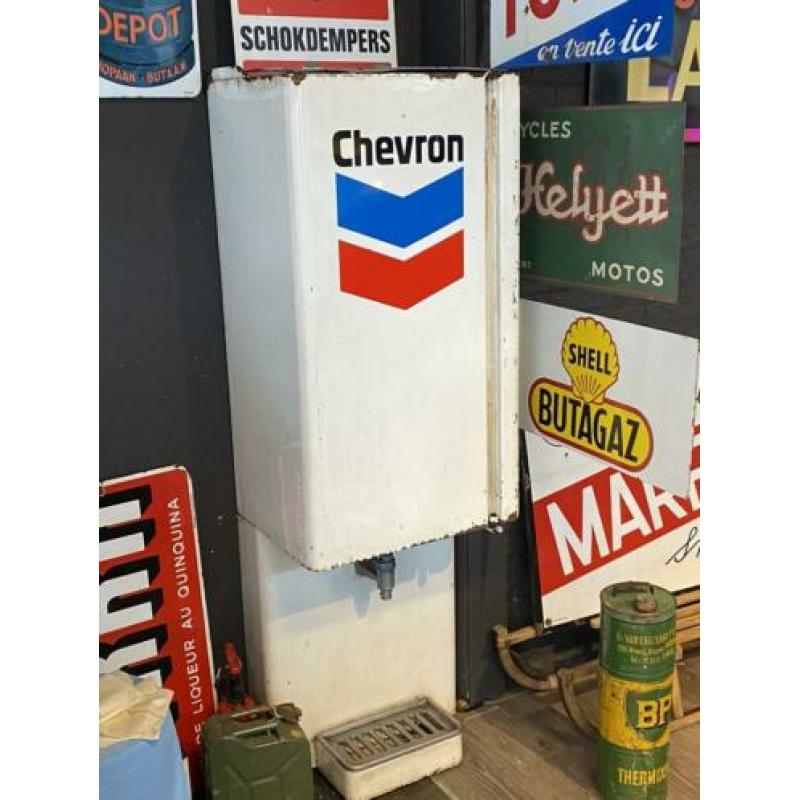 Grote Chevron oliebar jaren 80 deco