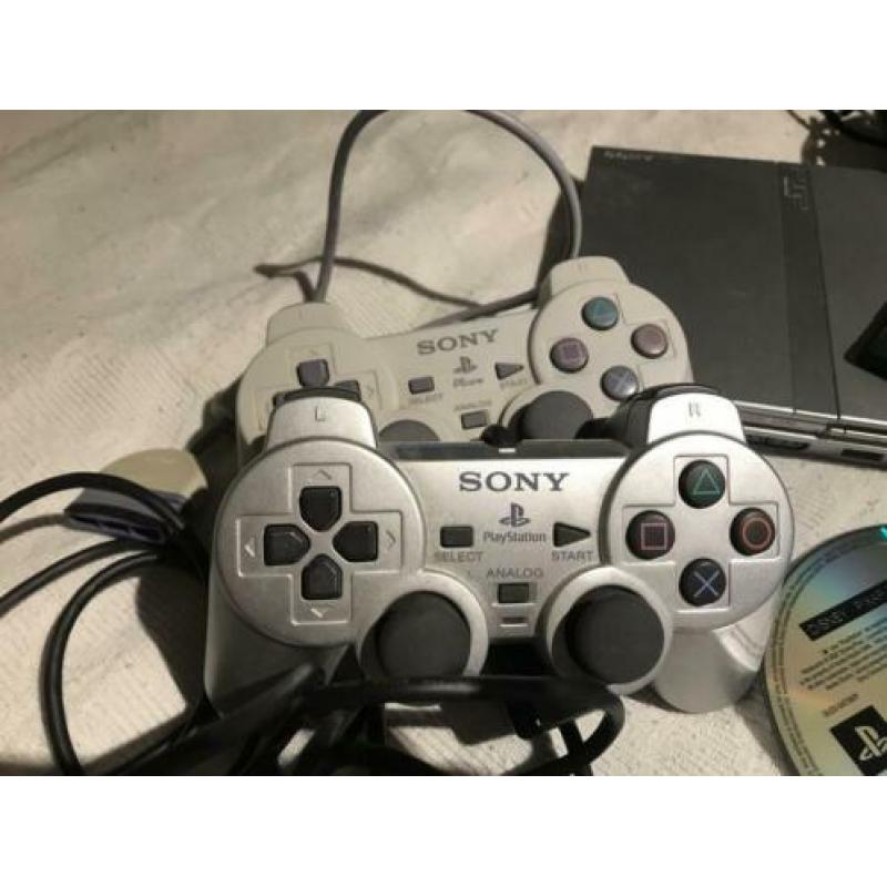 PlayStation 2 + 2 controllers + 3 spellen