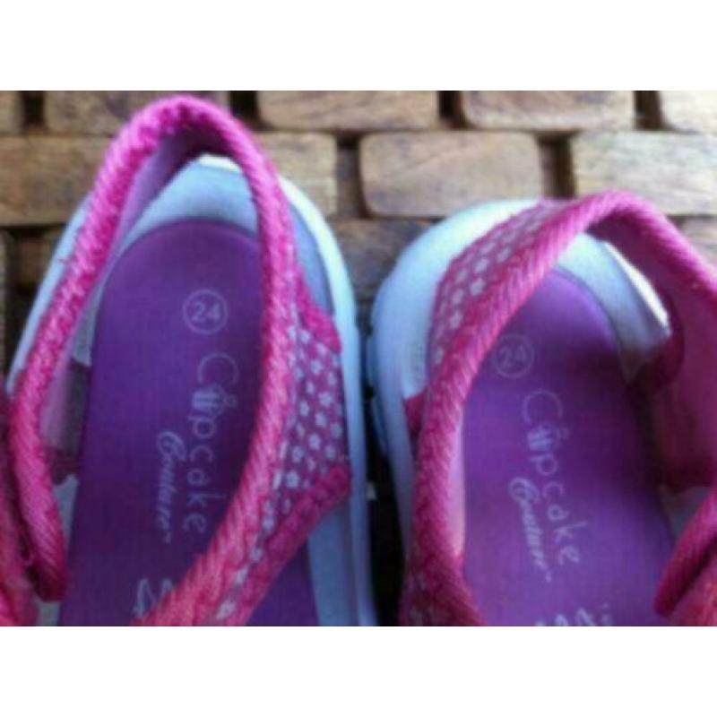 Kinder sandaaltjes maat 24 cup cake kleur roze