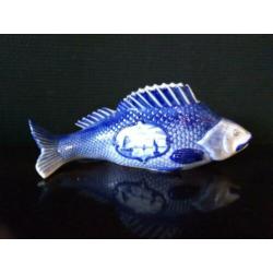 Een blauwe vis van aardewerk