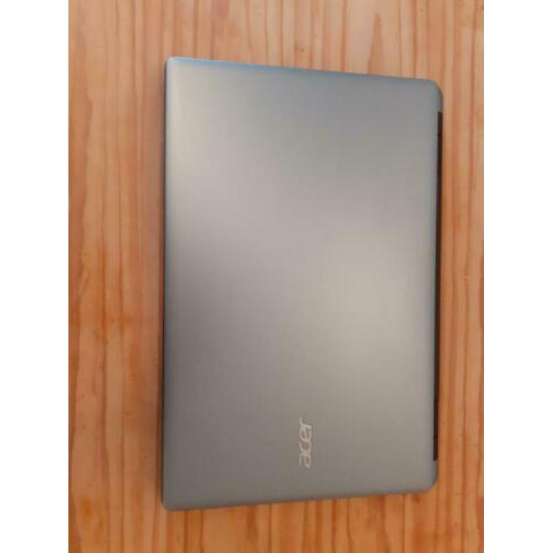 Acer Aspire E5-571G / Win10 / i3 / 8GB / 120GB / GT 820M