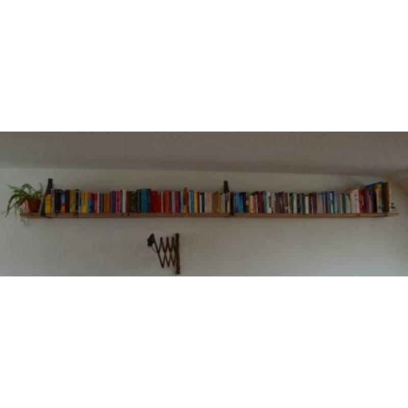 Stoere robuuste boekenplank steigerhout, ijzeren plankdrager