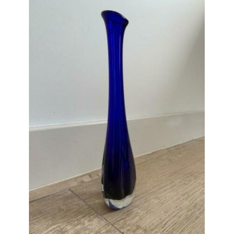 Ranke blauwe elegante kristal glazen vaas