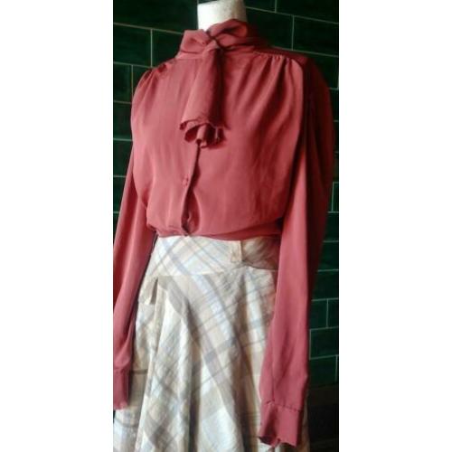 Vintage blouse (80s) met vastzittende das ( MT L/ XL)