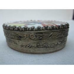 Oude Chinese sieradendoosje met porselein en oud zilver,