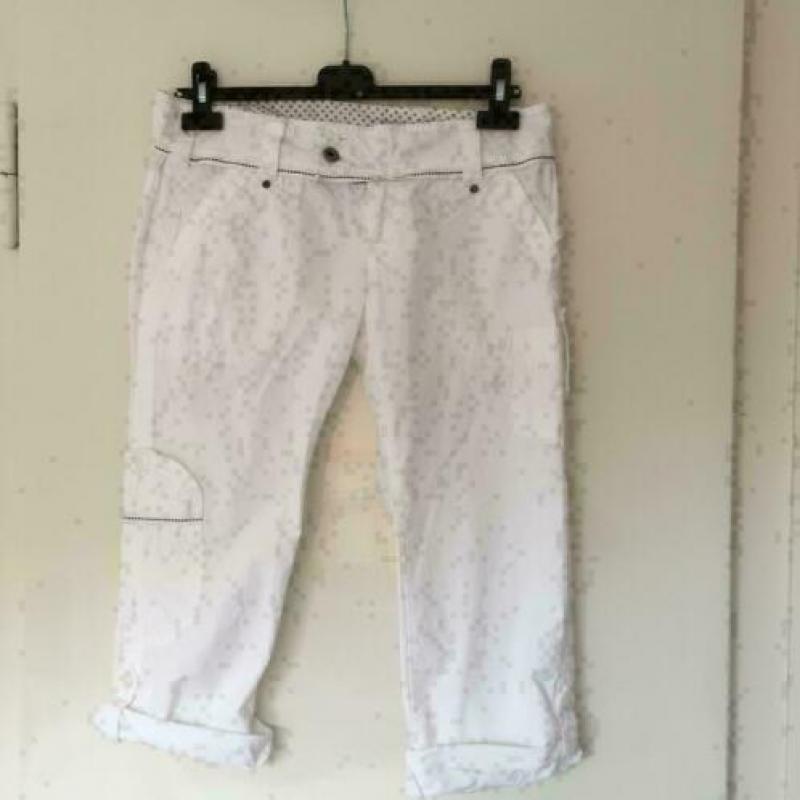 3584 Witte broek pantalon 3/4 FREESOUL; Mt=28 Nieuwstaat"