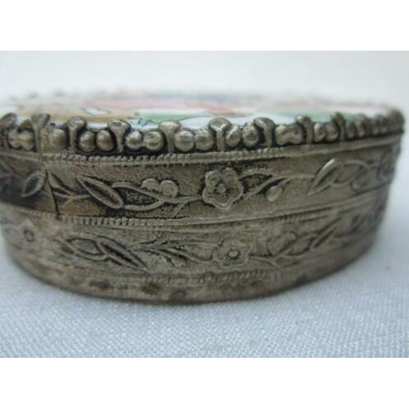 Oude Chinese sieradendoosje met porselein en oud zilver,