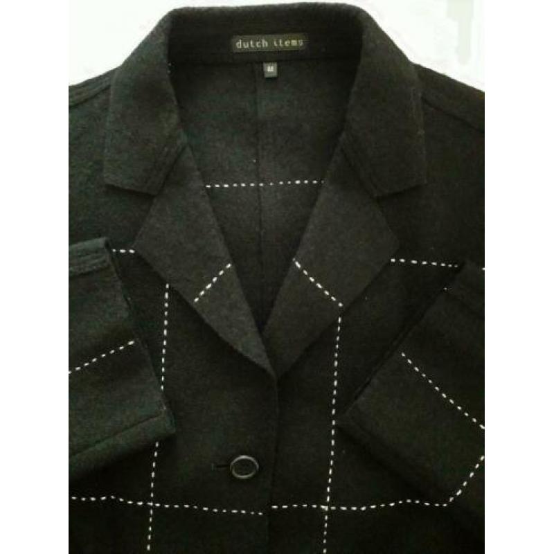Nieuw zwart jasje met wol -- DUTCH ITEMS - Maat 44