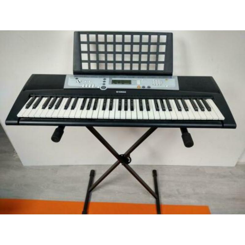 Yamaha Portatone YPT-200 keyboard